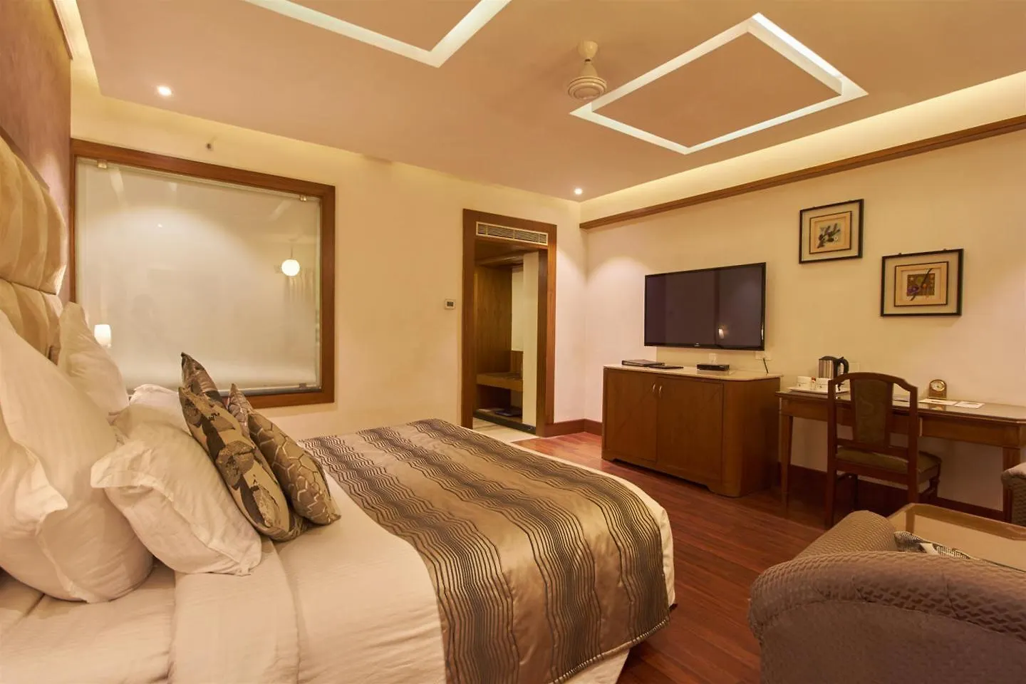 **** Hotel Sandesh The Prince Mysore India
